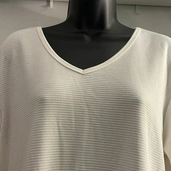 SEG’MENTS 3/4 sleeve beautiful top - Picture 2 of 5